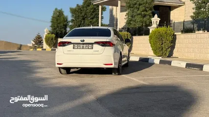 3 Toyota Corolla 1800 hybrid   عداد قليل و ولا غرام بوية إضافات مميزة و بسعرررررررررررررر حررررررررقق