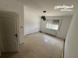  5 شقة فارغه للبيع منطقة البيادر