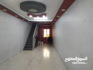  5 محل تجاري للضمان في رام الله البلد .. مقابل شارع الحسبة .. بجانب بنك القاهرة عمان سابقا