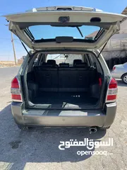  5 هيونداي توسان بحالة ممتازة جدا فحص كامل 7 جيد ومالك اول بالاردن للبيع