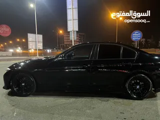  24 بي ام 320i السياره كهرباء مع بنزين محرك توين بور تيربو اصلي 2000cc ممكن البدل  من المالك مباشر