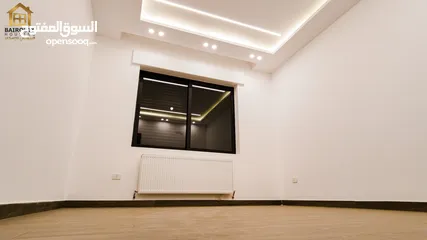  13 شقة بسعر مغري شارع المطار حي النخيل طابق ثالث مع روف دوبلكس  مساحة 225 م وترس خارجي 90 متر