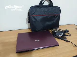  1 لابتوب LG لون مميز مع شنته وشاحن أصلي