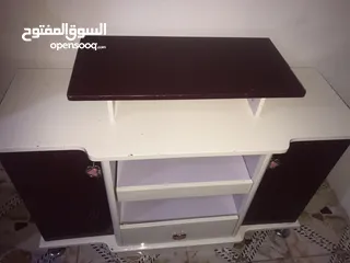  1 ميز للبيع نضيف