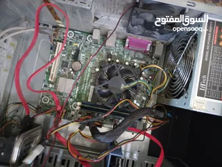  5 كمبيوتر للبيع  بحاجة إلى شاشة فقط
