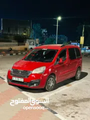  1 سيارة بيجو موديل 2016