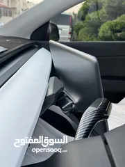  12 تيسلا Y 2022 performance لون خمري مميزة داخلي ابيض الاداء العالي دفع رباعي وبسعر مغري جداً جمرك جديد