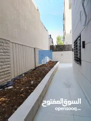  1 شقة أرضية فاخرة للبيع في خلدا - قرب إشارة الدر المنثور 140م مع حديقة وترسات 70م لم تسكن