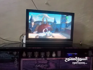  16 شاشه شارب 32 بوصه بحاله ممتازه وعلى الفحص