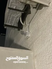  4 كاميرات المراقبة وأنظمة الحماية ضد السرقة وبوابات كراجات وبصمة دخول وانظمة محاسبة ونقاط بيع