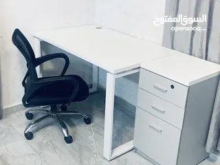  3 مكتب للبيع مع كل شيء بالصورة