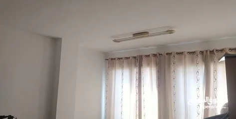  1 مكاتب للايجار. بأسعار مناسبه وسط البلد والفساتين وشارع سفيان