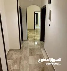  1 شقة فارغه للايجار في الرابيه 330 م