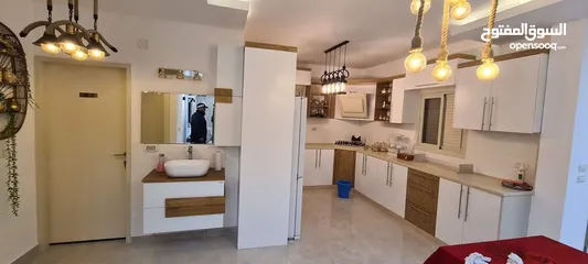  4 دفعة 1000 شيكل والباقي شيكات وفصل المطبخ الي بناسبك