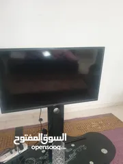  2 طاوله شاشه مع شاشه مع عده شغلات للبيع