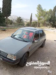  5 بيجو 205 للبيع السيارة جير عادي مش ناقصها برغي زي ما هي بالصور تماماً قانوني ومرخص ومأمن ساري مفعول