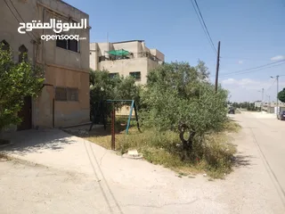  12 بيت طابقين للبيع