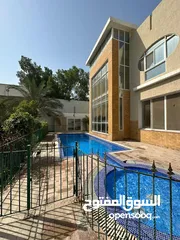  5 Villas overlooking the Corniche are an opportunity for the investor