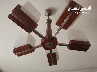  2 ثريا مميزه للبيع حشب مع كروم