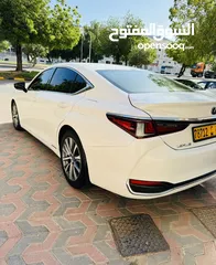  2 Lexus ES 300 Hybrid 2019 Gcc Car low km free Accident