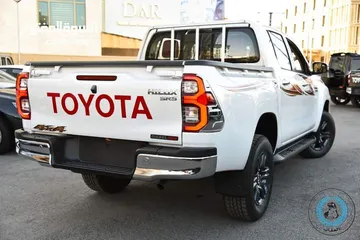  7 تويوتا لون لؤلؤي Toyota Hilux 2023