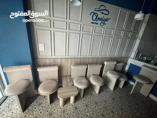  2 كراسي وطاولات