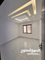  16 شقة ارضية معلقة مميزة على شارعين  بالبنيات  بتشطيب ومواصفات مميزه جدا عن باقي الشقق للبيع المستعجل