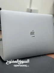  2 MacBook Pro core i7 with dadicated 4gb Graphics