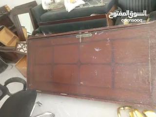  1 باب خشب بحاله جيده كامل بسعر جيد وماكنه سيكوريت مع اكسسوارت الباب ايطاالي