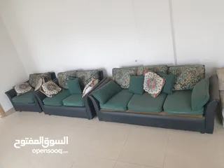  1 كنبايات صالون او غرفة جلوس للبيع بسعر مغر جدا" لا بل رمزي..عرض جنون فقط لفترة محدودة