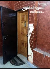  1 شقة سكنية نظيفة بالأثاث .. موقع ممتاز والجيران تبارك الرحمن ..