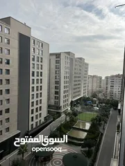  27 شقة اطالة بحرية بمجمع فاخر