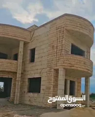 9 فيلا مكونة من طابقين مع بركة مع قطعة أرض للبيع