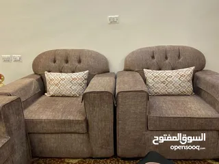  2 طقم كنب ضيوف مستعمل بحاله الجديد مكون من 7 مقاعد