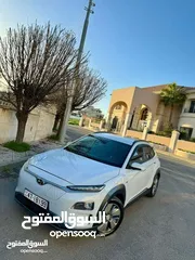  13 هونداي كونا  كهرباء  بالكامل لون ابيض دهان المصنع سبعة جيد  مرخصة  تقطع مسافة 500 كم بالشحنة