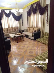  13 شقه للبيع .