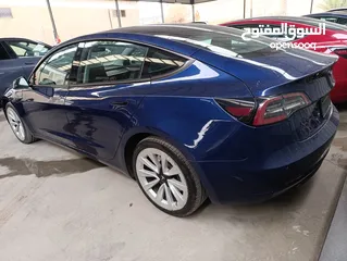  14 TESLA MODEL 3