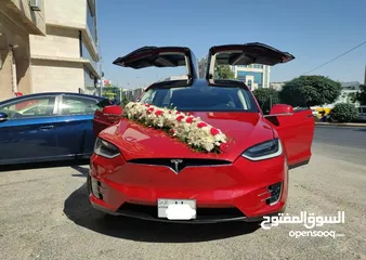  2 تيسلا جيب للأيجار شهري يومي لونيين ابيض وخمري جيب بسعر مغري واسعة من الداخل مارسيدس جي لاند كروز كشف