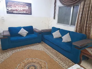  3 طقم كنب 7مقاعد تفصيل خشب سويد للبيع مع سجادته ب 100دقابل لتفاوض بشي بسيط