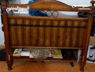  1 سرير خشب زان مفرد ونص بحالة ممتازة مفرش حديد