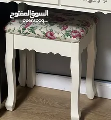  2 طاولة مكياج كلاسيكية أنيقة مع مرآة وكرسي مزخرف – لمسة فخامة لغرفتك!!!!!!