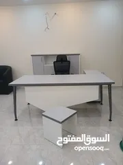  4 مكاتب مميزة  ارجل معدنية