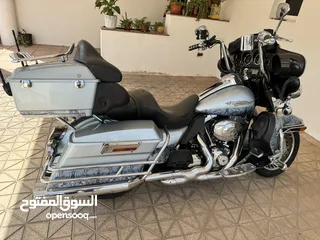  1 2012 expat owned low mileage Harley Davidson Ultra Classic