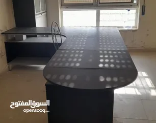  7 مكتب إداري