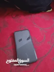  1 ايفون 11 مساحة 128 بطارية 75% مش مغير ولا قطعة فيه و لا مفتوح مع الكرتونة