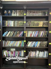  1 مكتبة كتب مؤلفة من 6 مكاتب منفصلة