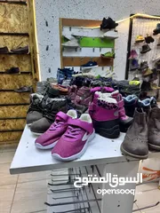  3 محل احذية للبيع المحل كامل او ما داخل المحل
