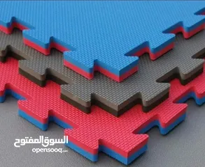  2 ارضيات فوم بزل مقاس القطعة متر في متر سماكة 2.50 سم متوفر لونين في نفس القطعة وجهين احمر وازرق.
