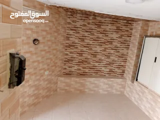  5 غرفه سكنيه للايجار ..جبل طارق خلف مسجد زيد بن ثابت ..مع منافع صغار