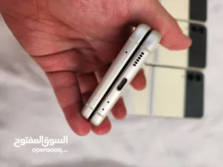  4 جالاكسي زد فليب 3